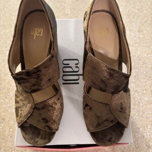 CAbi Crushed Moss Green Velvet Shoe Size 7